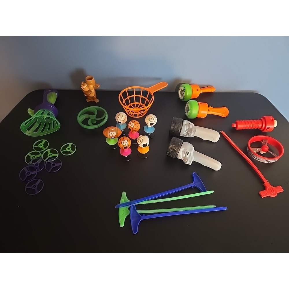 Flying Saucer Disc Launcher Kids Flying Toys Pull String Throw Catch Outdoor Toy